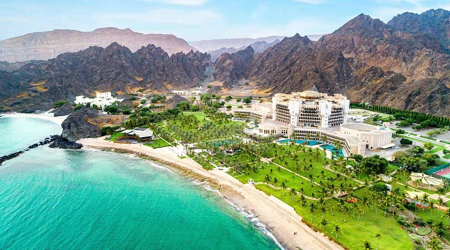 Al Bustan Beach, Muscat – A Quiet Escape Between Mountains and Sea