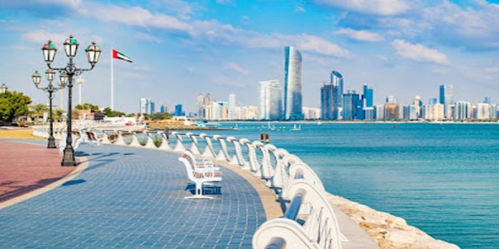 Beautiful view of Abu Dhabi’s best beaches with soft white sand, clear turquoise water, and calm Arabian Gulf waves