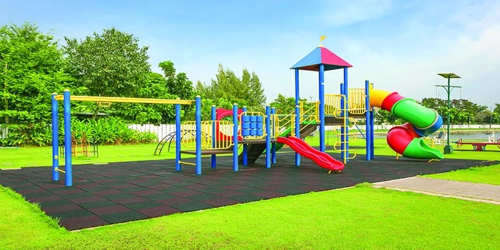 Family enjoying playgrounds, picnic spots, and green spaces at Riyadh’s top parks