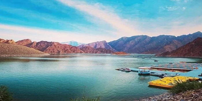 Leem Lake Hatta Dubai with scenic mountain backdrop and calm water, ideal for kayaking and picnics